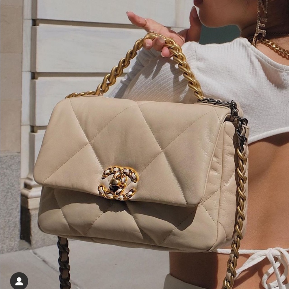 GONE ๐จ๐จGorgeous soft goatskin Chanel 19 bag ๐ฅ๐ - Picture 1 of 10